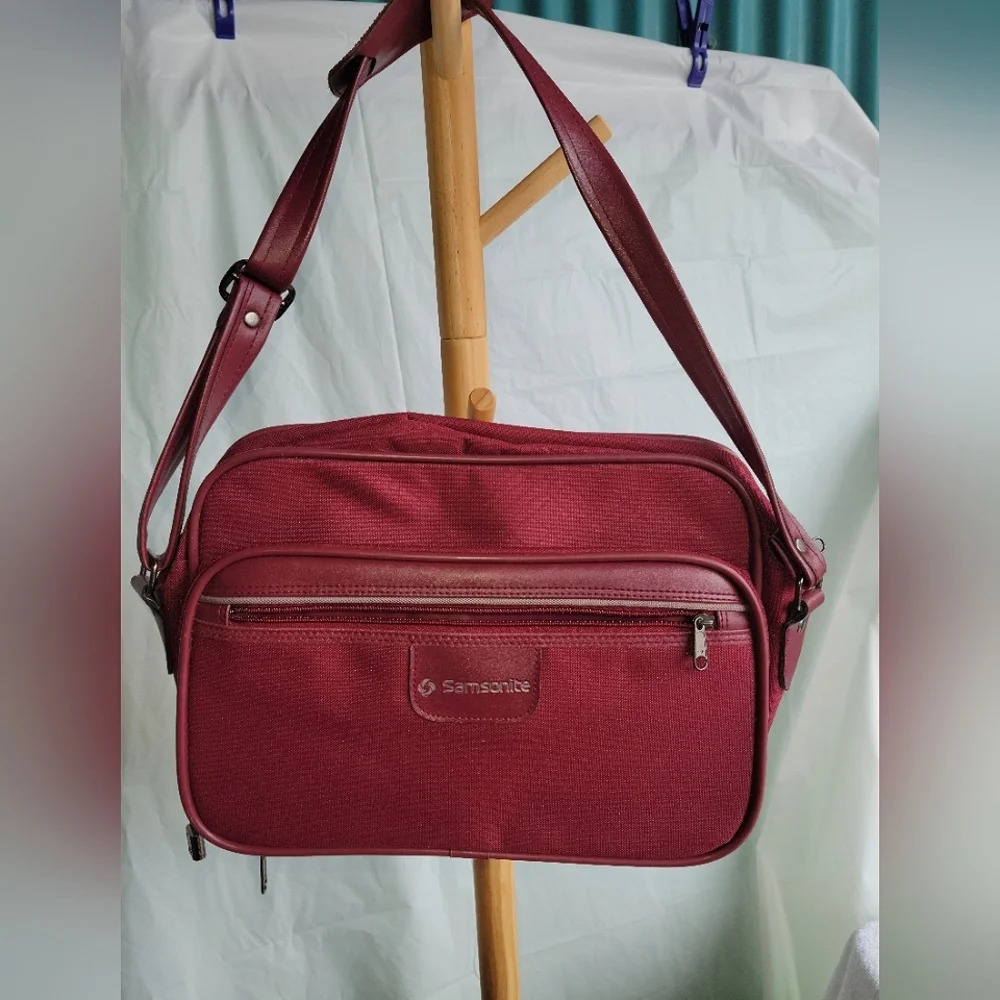 Samsonite Burgundy Zipped Bag Carryon Tote